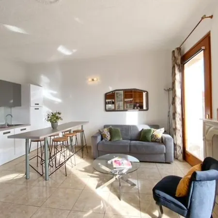 Apartment Quai St Pierre 2 Bedrooms Apt With Sea View *