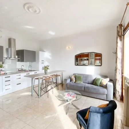 Quai St Pierre 2 Bedrooms Apt With Sea View Apartment *