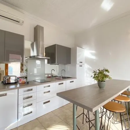 Quai St Pierre 2 Bedrooms Apt With Sea View Apartment *